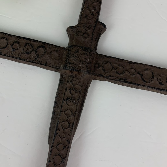 Metal/Steel cross (image of spikes) - Picture 2 of 6